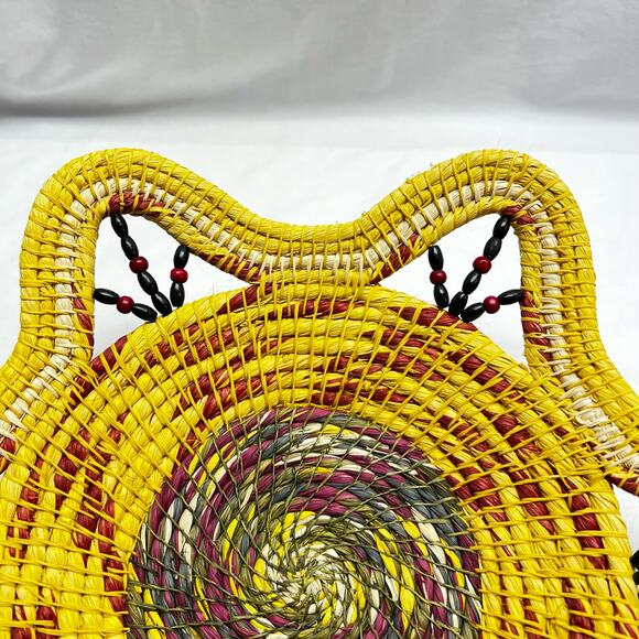 Handmade Chambira Palm Fiber Basket Woven By Artisan From Peruvian Amazon - Picture 3 of 8